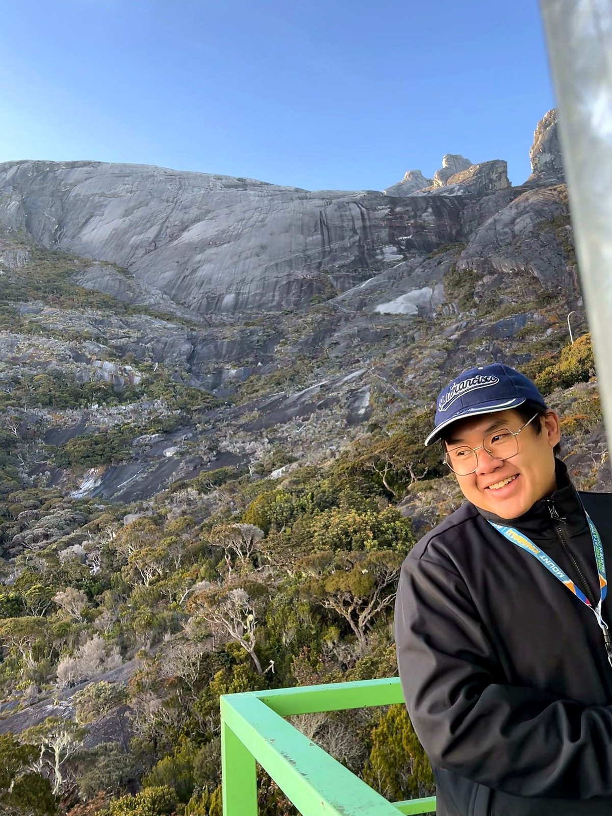Coach Izzuddin hiking