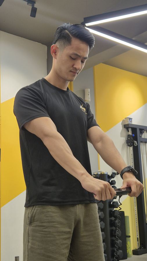 An iLift coach setting up equipment